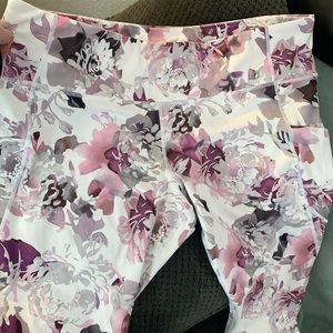 Like New Athleta Capris 2X